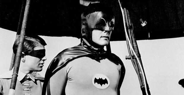 Ben Affleck y Val Kilmer rinden homenaje al primer Batman-0