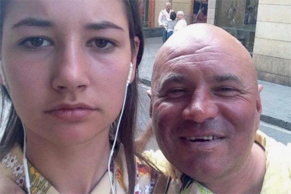 Esta joven se tomó selfies con sus acosadores durante un mes-0